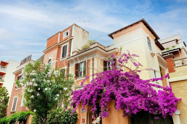 casa indipendente in vendita a Roma in zona Tuscolano