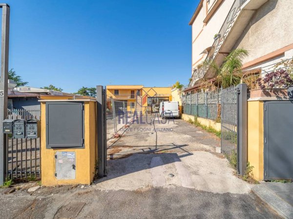negozio in vendita a Roma in zona Romanina
