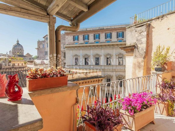 appartamento in vendita a Roma in zona Parione/Sant'Eustachio