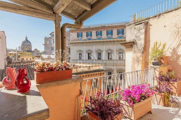 appartamento in vendita a Roma in zona Rione Regola