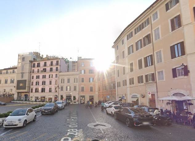appartamento in vendita a Roma in zona Parione/Sant'Eustachio