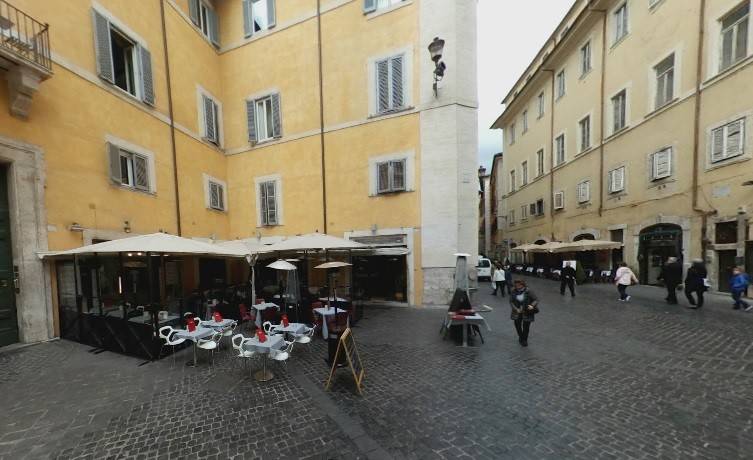 appartamento in vendita a Roma in zona Parione/Sant'Eustachio