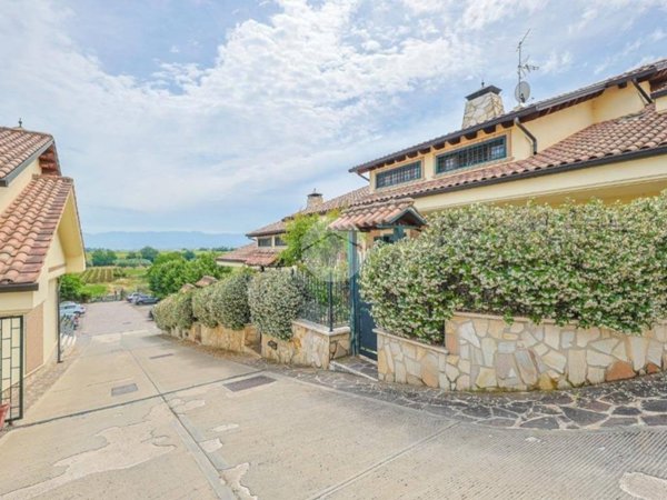 casa indipendente in vendita a Roma in zona Castelverde