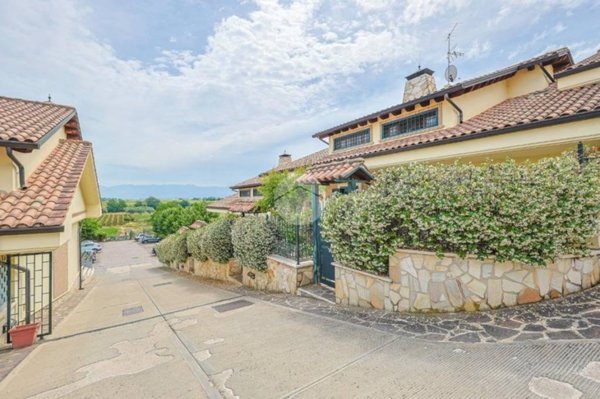 casa indipendente in vendita a Roma in zona Castelverde