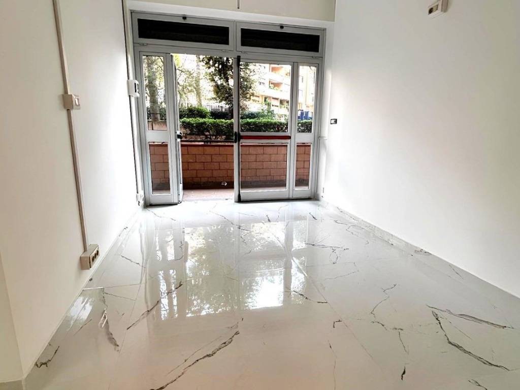negozio in vendita a Roma in zona Giuliano Dalmata