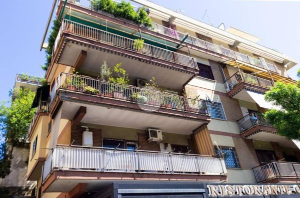 appartamento in vendita a Roma in zona Ostiense