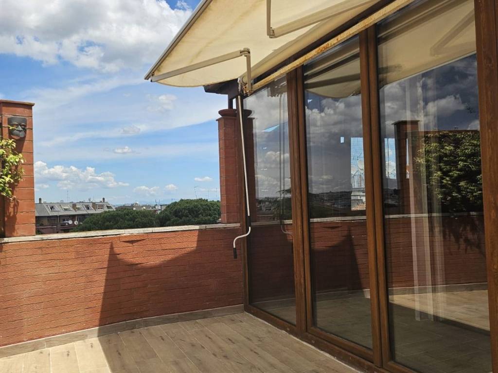appartamento in vendita a Roma in zona Tor di Quinto