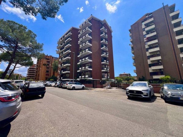 appartamento in vendita a Roma in zona EUR