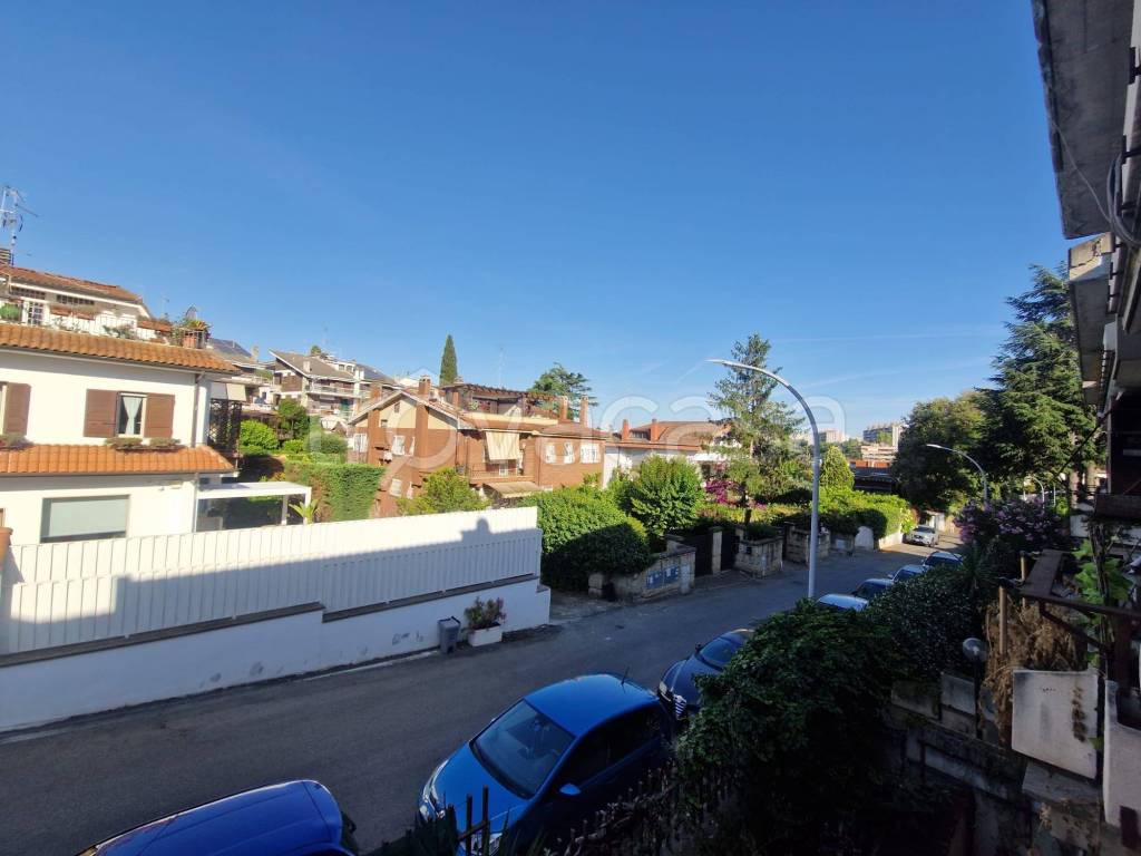 appartamento in vendita a Roma in zona Tre Pini - Poggio dei Fiori