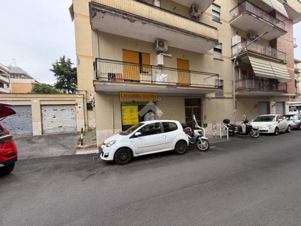 negozio in vendita a Roma in zona Torrevecchia