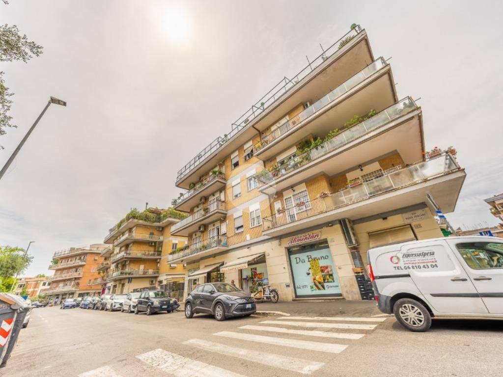 appartamento in vendita a Roma in zona Monte Sacro/Talenti