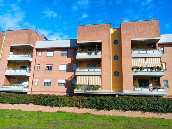 appartamento in vendita a Roma in zona Torre Angela