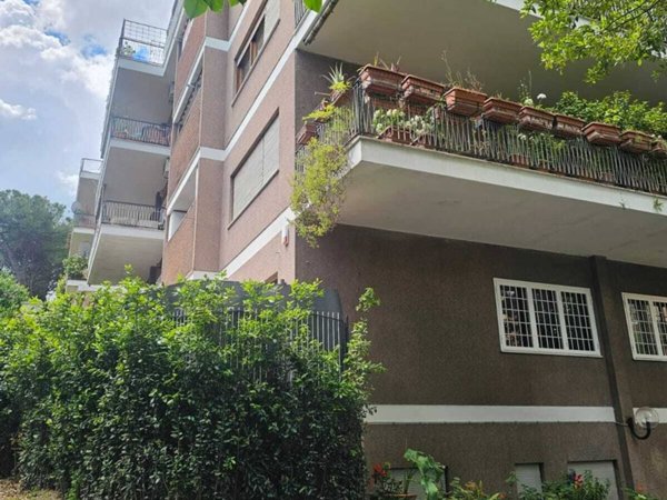 appartamento in vendita a Roma in zona Tomba di Nerone