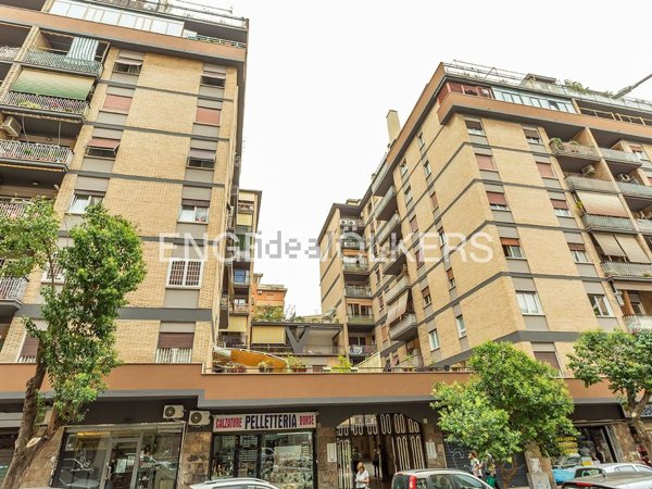 appartamento in vendita a Roma in zona Ostiense