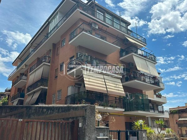 appartamento in vendita a Roma in zona Tomba di Nerone