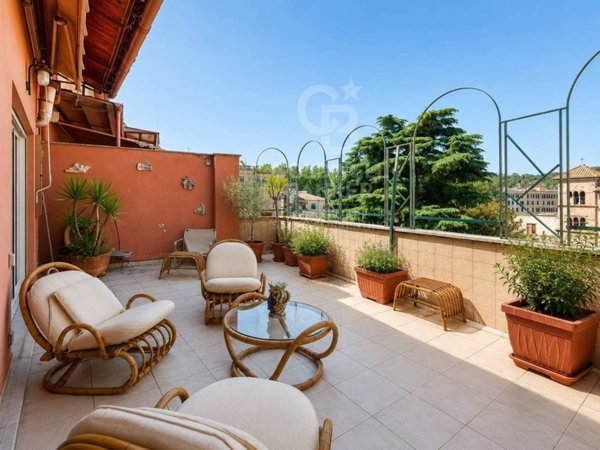 appartamento in vendita a Roma in zona Trastevere