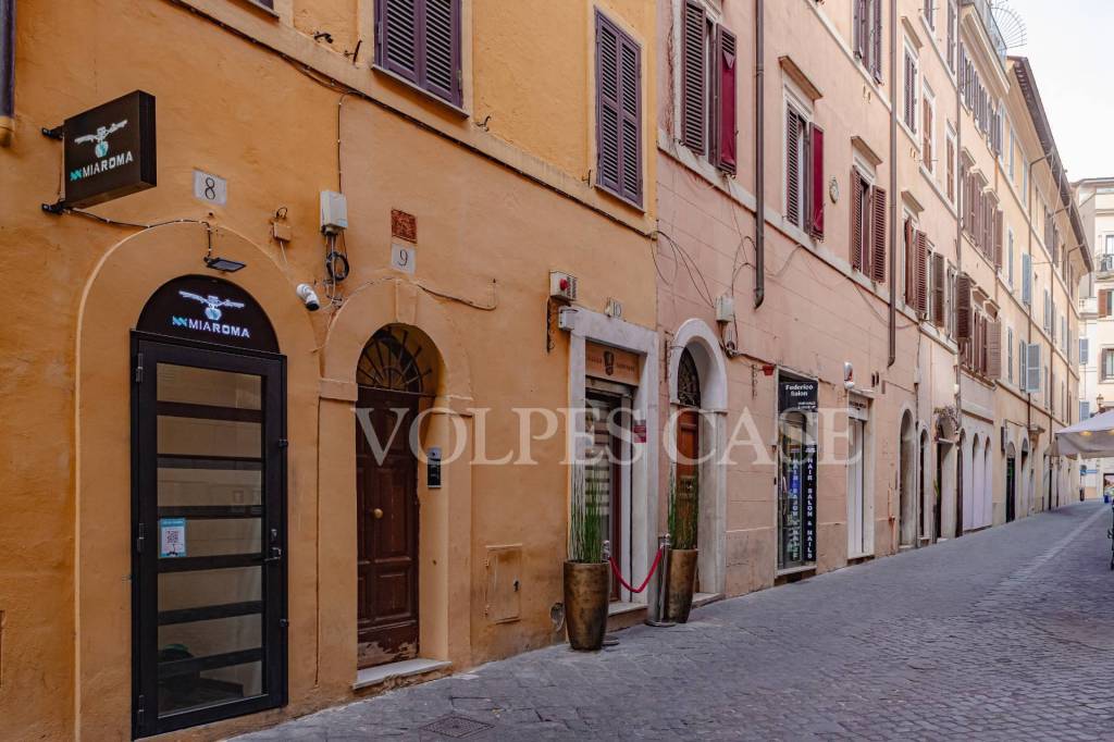 locale commerciale in vendita a Roma in zona Campo Marzio