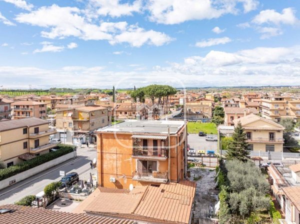 appartamento in vendita a Roma in zona Giardini di Corcolle