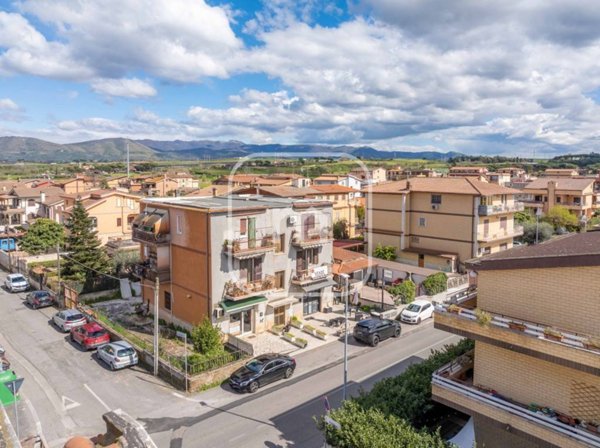 appartamento in vendita a Roma in zona Giardini di Corcolle