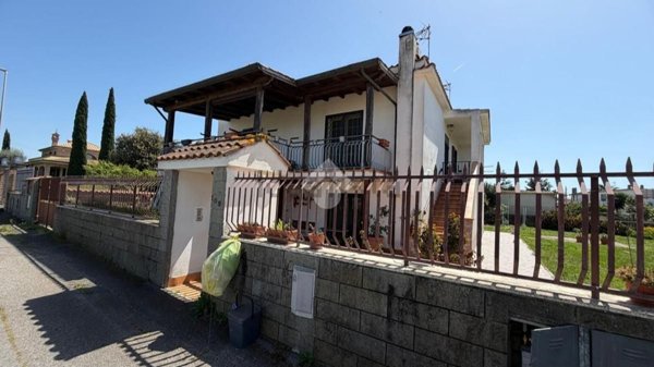 appartamento in vendita a Roma in zona Dragona/Bagnoletto