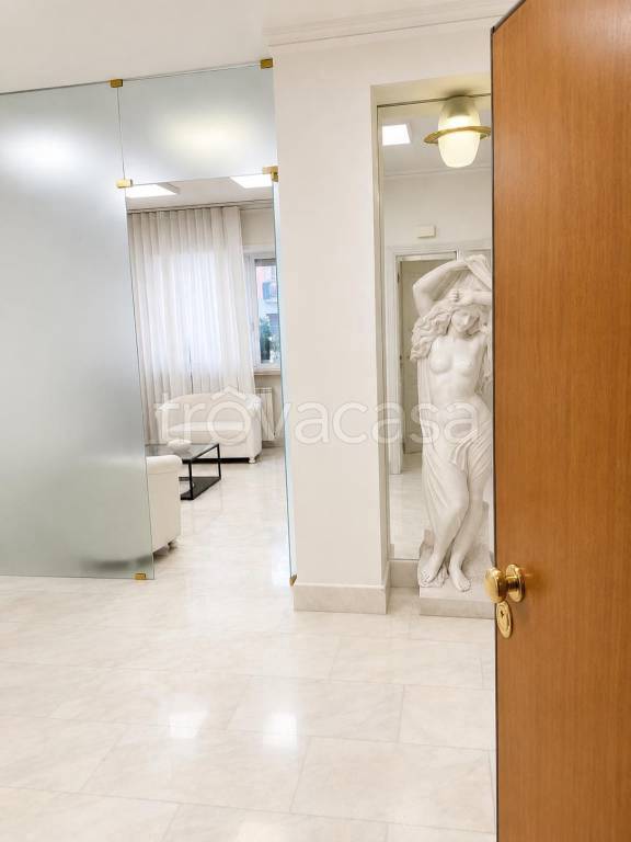 appartamento in vendita a Roma in zona Ostiense