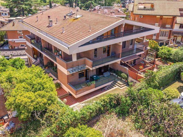 casa indipendente in vendita a Roma in zona Tre Pini - Poggio dei Fiori