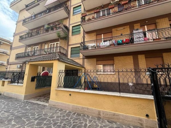 appartamento in vendita a Roma in zona Tor Bella Monaca