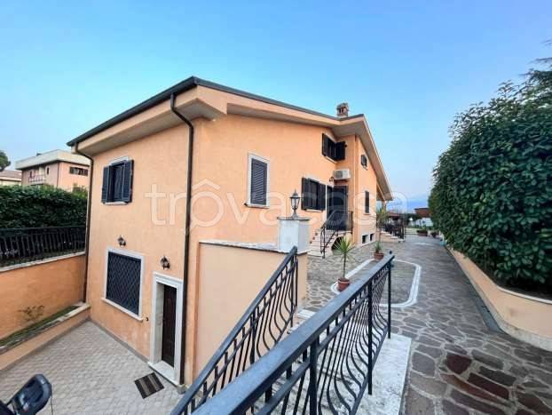 casa indipendente in vendita a Roma in zona Finocchio