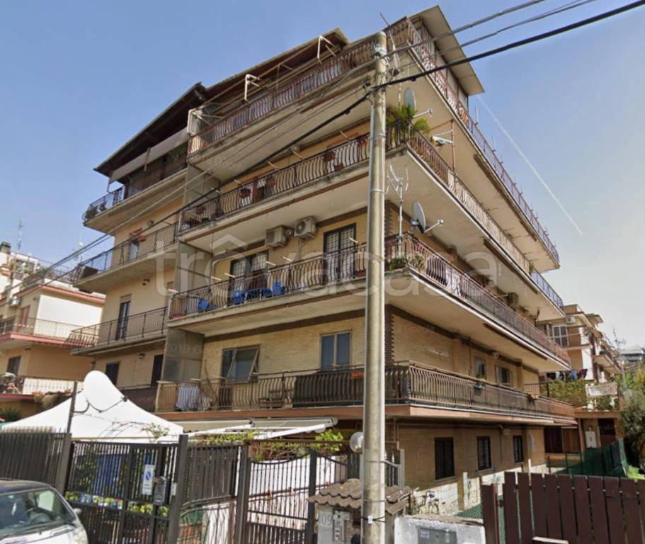 appartamento in vendita a Roma in zona Selva Candida