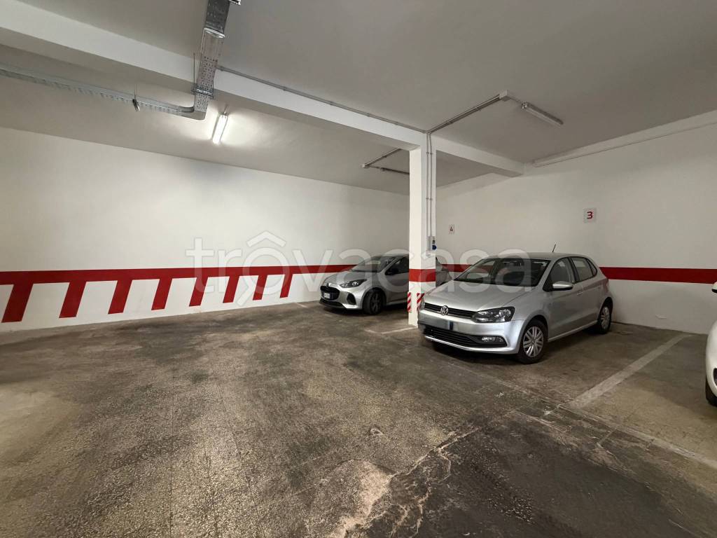 negozio in vendita a Roma in zona Tuscolano