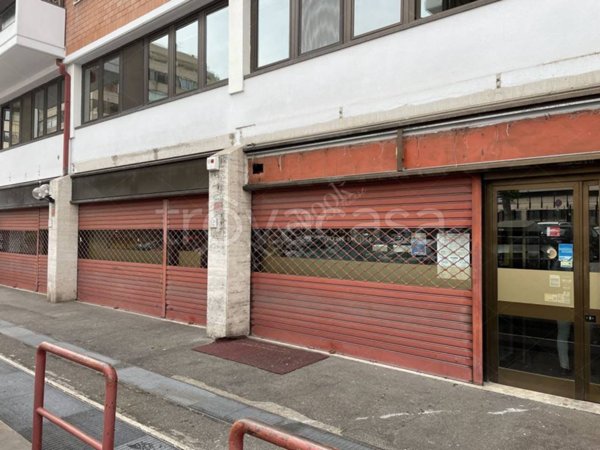 negozio in vendita a Roma in zona Ardeatino