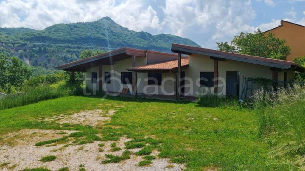 casa indipendente in vendita a Roma in zona Ostia Antica