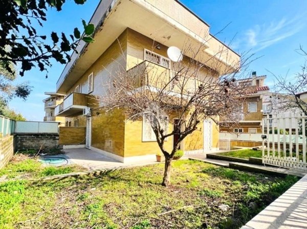 casa indipendente in vendita a Roma