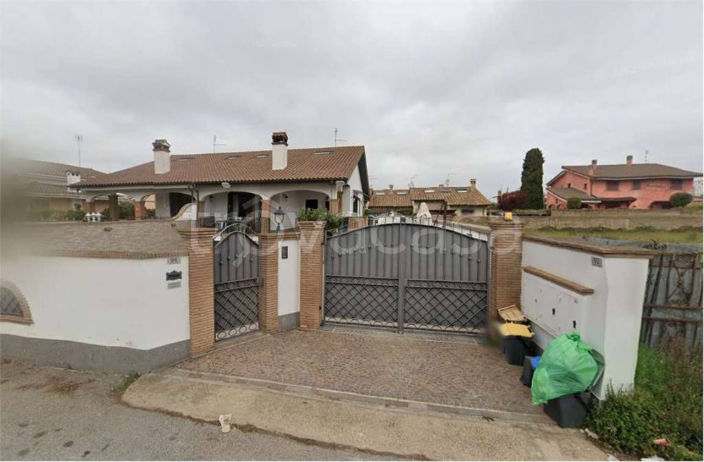casa indipendente in vendita a Roma in zona Infernetto