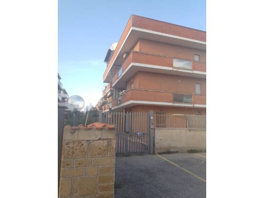 appartamento in vendita a Roma in zona Ostiense