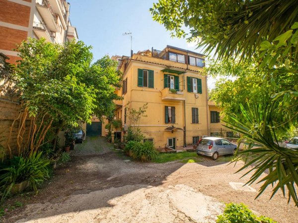 appartamento in vendita a Roma in zona Ostiense