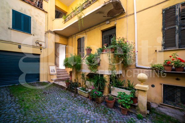 appartamento in vendita a Roma in zona Ostiense