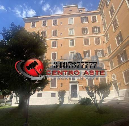 appartamento in vendita a Roma in zona Tuscolano