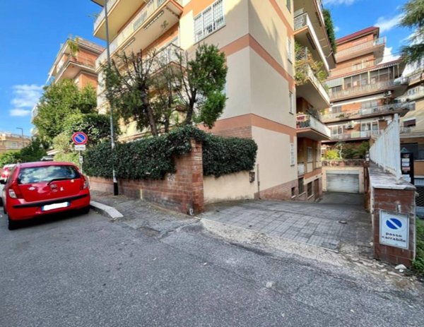 locale commerciale in vendita a Roma in zona Monte Sacro/Talenti