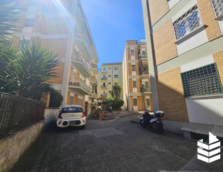 appartamento in vendita a Roma in zona Tomba di Nerone