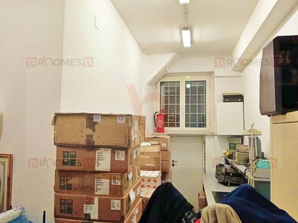 ufficio in vendita a Roma in zona Cinecittà