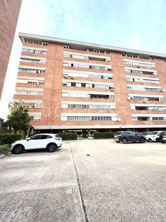 appartamento in vendita a Roma in zona Spinaceto