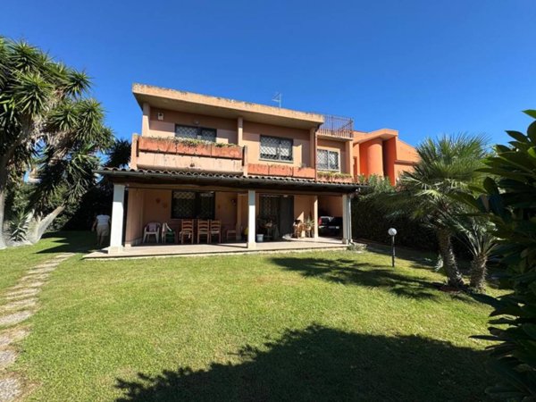 casa indipendente in vendita a Roma in zona Axa