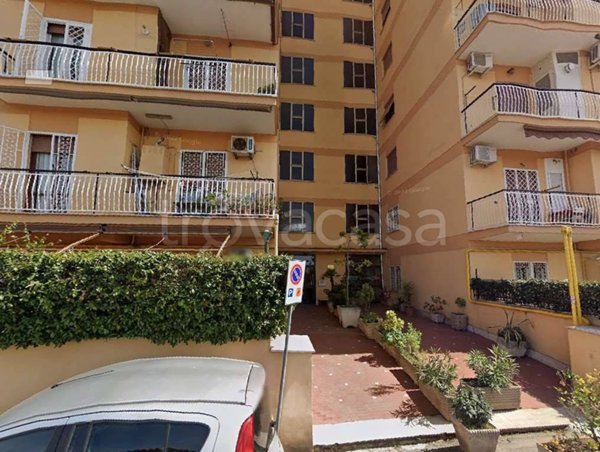 appartamento in vendita a Roma in zona Torre Angela