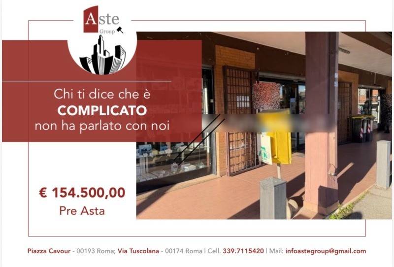 negozio in vendita a Roma in zona Finocchio