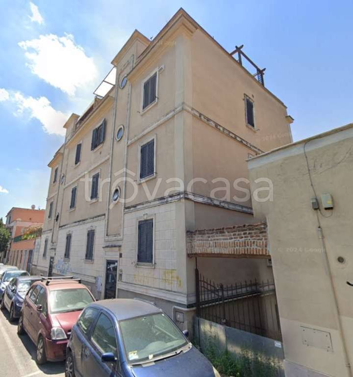 appartamento in vendita a Roma in zona Tuscolano