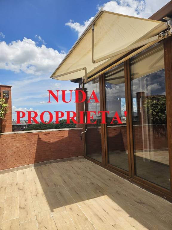 appartamento in vendita a Roma in zona Tor di Quinto