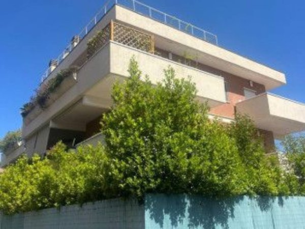 appartamento in vendita a Roma in zona Tomba di Nerone