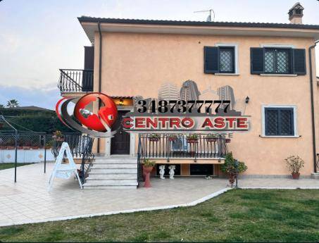 casa indipendente in vendita a Roma in zona Finocchio