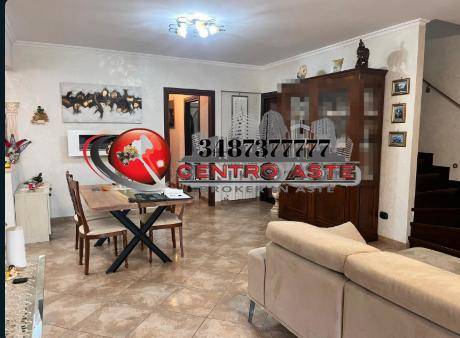 casa indipendente in vendita a Roma in zona Finocchio